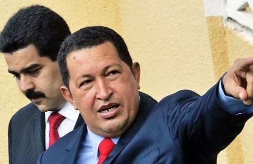 President Nicolás Maduro - hier nog als minister van buitenlandse zaken achter president Hugo Chávez in 2008. Foto: soberania.com