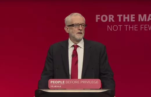 Jeremy Corbyn geeft zijn slottoespraak op het partijcongres. Foto: Screenshot YouTube