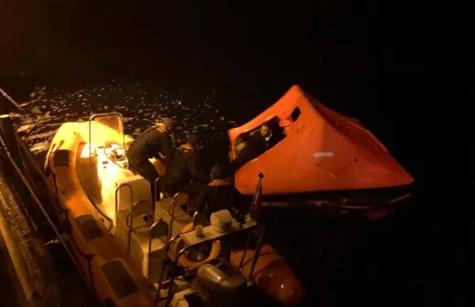 De bootjes waarin vluchtelingen worden achtergelaten in volle zee