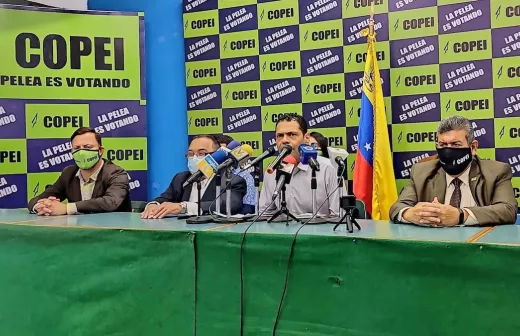 De alliantie van oppositiepartij COPEI (hier tijdens persconferentie op 10 december) behaalde 17 procent van de zetels in het parlement. Hun slogan was “de strijd gebeurt al stemmend”. Foto: COPEI