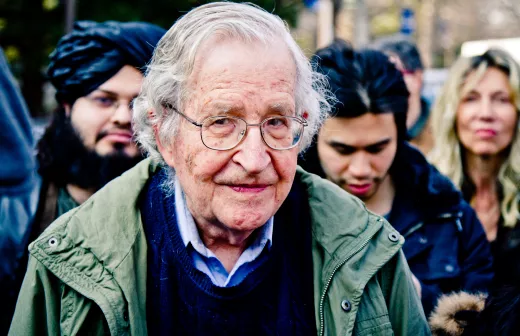 Noam Chomsky tijdens Occupy. Foto: Andrew Rusk