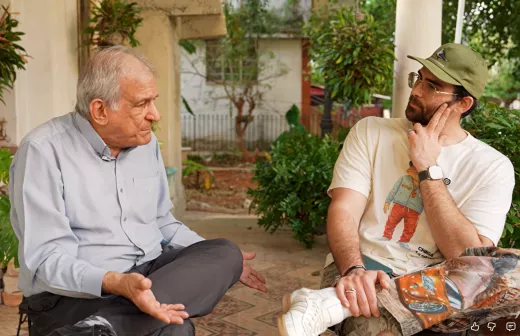 Hasan Piker (rechts) op Cuba. Foto: HasanAbi, YouTube