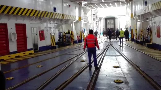 De trein uit Catania komt naast die uit Palermo aan boord, daarna samen verder tot Roma-Termini. Foto Lode Vanoost