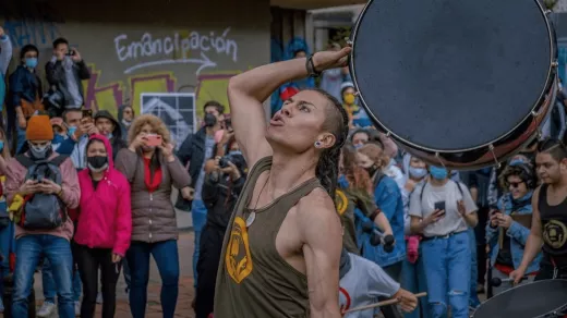 FOTO: Muziek en dans tijdens de protesten in de straten van Bogota