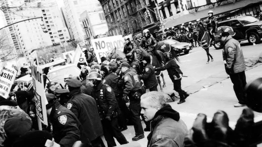 Politierepressie van een vredesbetoging in New York City in februari 2003. Foto: Kafziel/CC BY-SA 3:0 