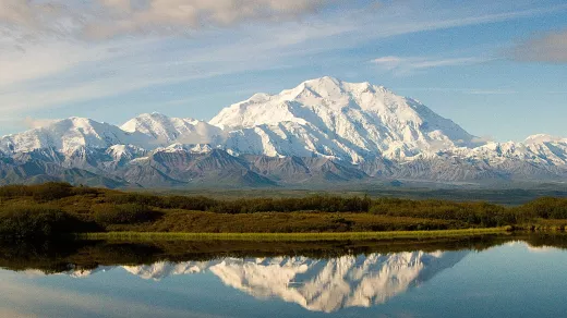De berg Denali in Alaska dankt zijn naam aan de Koyukon, inheemse Amerikanen. Over die naam woedt al jaren een dispuut. Trump draaide de naam op 20 januari terug tot Mount McKinley. Foto: Denali National Park and Preserve, Wikimedia Commons / CC BY 2.0