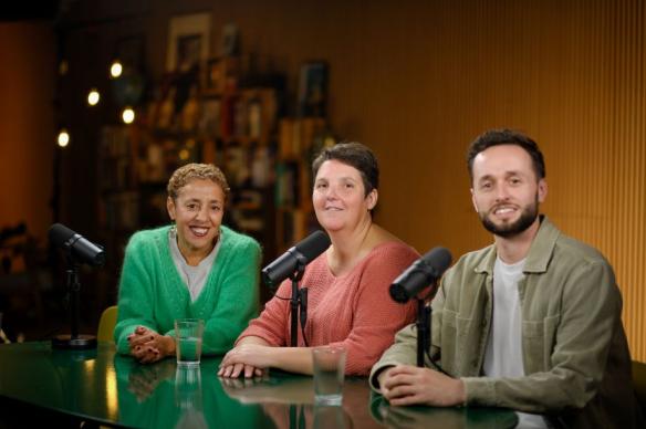 Fatiha Dahmani met Kim Forceville en Michiel Van Opdenbosch, podcast 2, foto: Docwerkers 