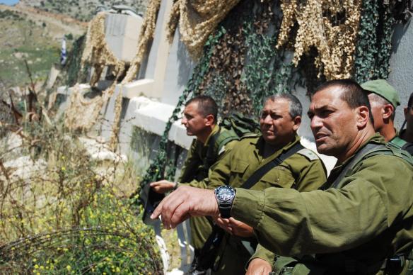 Gadi Eisenkot (m) staat als mogelijk eerste minister voor identiek beleid van repressie en kolonisatie. Foto: IDF/CC BY-SA 2:0  