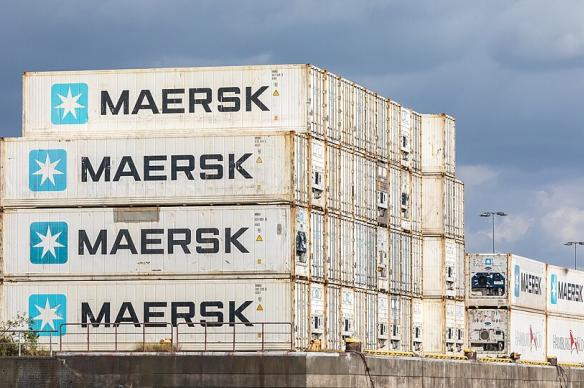 Maersk containers in de haven van Hamburg. Foto: Raimond Spekking, CC BY-SA 4.0