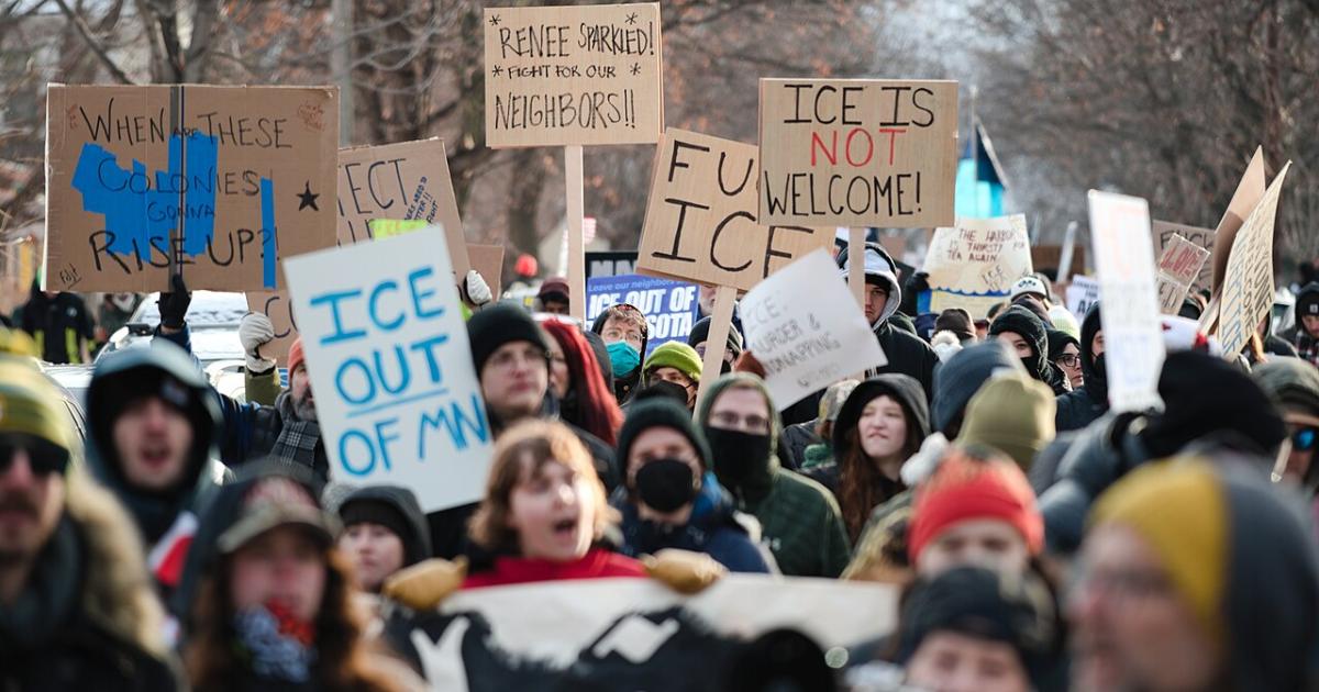 Burgeroorlog tegen ICE, niet het einde van supermacht VS | De Wereld Morgen