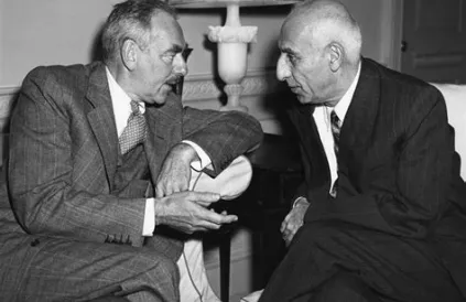 VS-minister van Buitenlandse Zaken Dean Acheson spreekt in Washington DC met Iraans eerste minister Mohammed Mossadegh op 24 oktober 1951. Acheson is dan al op de hoogte van de plannen voor de staatsgreep. Bron: Public Domain