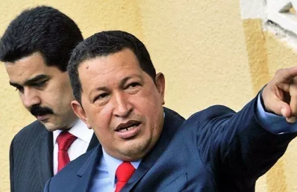 President Nicolás Maduro - hier nog als minister van buitenlandse zaken achter president Hugo Chávez in 2008. Foto: soberania.com