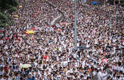 Massaal protest op 9 juni in de straten van Hongkong. Het is sindsdien niet opgehouden. Foto: Hf9631 / CC 4:0
