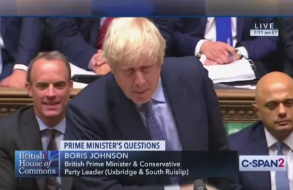 Tijdens zijn allereerste plenaire vergadering als eerste minister na de val van Theresa May verloor Boris Johnson viermaal een stemming, verloor zijn parlementaire meerderheid en verkleinde die vervolgens nog verder door 21 eigen partijleden uit de partij