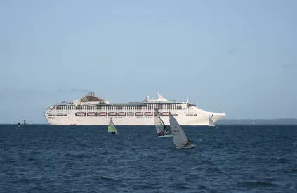 Cruiseschip Oceana van het Britse bedrijf P&O-Lines. Foto: Brian Burnell / CC BY 3:0 (More information about the rights of the work, see below article)