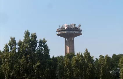 De VRT-toren aan de Reyerslaan. Foto: Publiek Domein