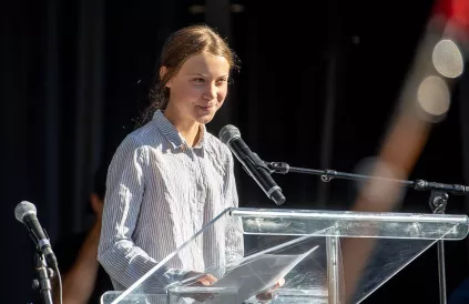 Een jaar na haar eerste stakingsdag sprak Greta Thunberg op de Climate March in Montréal, Canada. Foto: Lëa-Kim Chateauneuf / CC BY 4:0