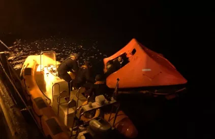 De bootjes waarin vluchtelingen worden achtergelaten in volle zee