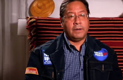 President-elect Luis Arce is positief maar blijft realistisch. "Een nieuwe staatsgreep mag je niet uitsluiten". Foto: Screenshot YouTube RedFish