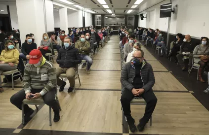 Op 3 april 2020 kreeg de eerste groep van 93 zorgverstrekkers hun briefing om naar Lombardije te vertrekken. Foto:  Dipartimento Protezione Civile/CC AS 2:0