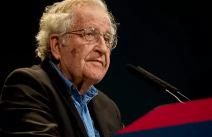 Noam Chomsky in 2011 tijdens een lezing in Buenos Aires. Foto: Augusto Starita / Ministerio de Cultura de la Nación