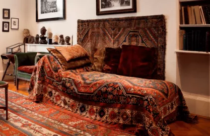 De 'psychotherapeutische sofa' van Siegmund Freud  staat nog steeds in zijn huis in Londen, waar hij zijn laatste jaren leefde. Foto: freud.org.uk 