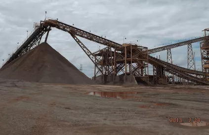 Extractivisme is een denkwijze en methode waarbij natuurlijke hulpbronnen systematisch worden geëxploiteerd met als doel maximale economische winst, vaak ten koste van ecologische grenzen en sociale rechtvaardigheid. Het vertrekt vanuit een wereldbeeld w