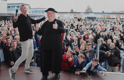 Damiaan slachtoffer van dekolonisering? Viering 10de verjaardag heiligverklaring pater Damiaan, Damiaaninstituut, Aarschot (2019). Screenshot Salon van Sisyphus
