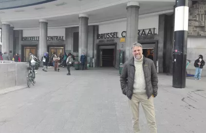 Madrid-Brussel doe je met de trein in 1 dag, Sven Tuytens deed er 11 jaar over. (LV)