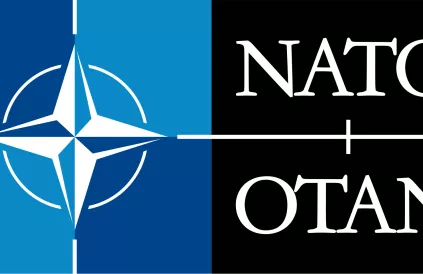 Het symbool van de NAVO is een ster... Of s het een kruis? Logo NAVO/Public Domain