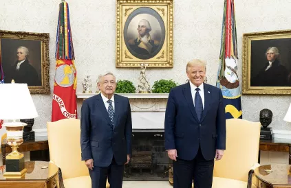 De VS pogen al jaren president Obrador van Mexico afgezet te krijgen omwille van zijn 'linkse' sociale programma's. Dat hij weigert de sancties tegen Rusland te ondersteunen is olie op het vuur voor de VS. Foto: whitehouse.gov/Public Domain