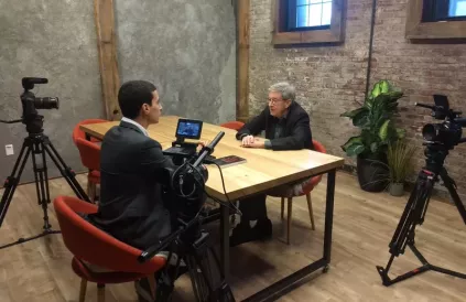 Aaron Maté interviewt Stephen F. Cohen. Foto: mate.substack.com