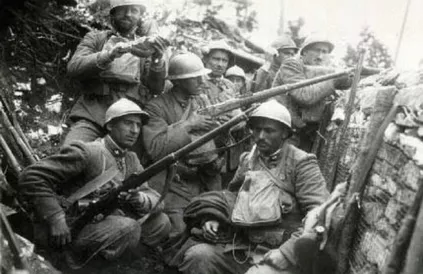 Italiaanse soldaten in de loopgraven van de Grote Oorlog. Foto: Public Domain