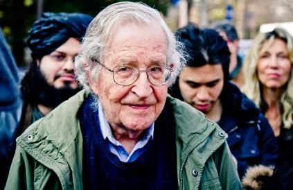 Noam Chomsky tijdens Occupy. Foto: Andrew Rusk
