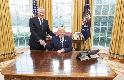 Minister van defensie Benny Gantz op bezoek bij president Trump, januari 2020. Foto: whitehouse.gov/Shealah Craighead/Public Domain
