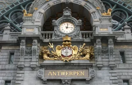 Alle details over de grote klok vind je in dit boek. Foto: Mark Ahsmann/CC BY-SA 2:0