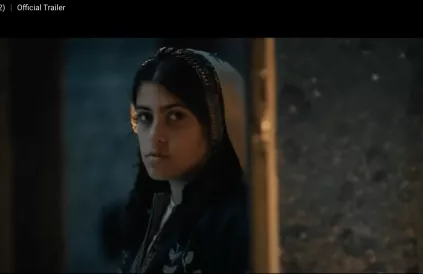 De meisjesnaam Farha betekent 'geluk'. Screenshot trailer