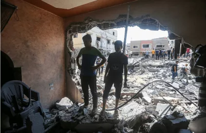 Verwoeste woning in Gaza (recente foto's zonder copyright zijn onvindbaar, oorlog is business). Foto: Mohammmed Zaanoun/Active Stills