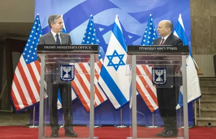 Ontmoeting tussen minister van BZ Antony J. Blinken (VS) en de Israëlische premier Naftali Bennett op 27 maart 2022. Foto: Freddie Everett, Ministerie van BZ / Public Domain