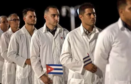 Enkele dagen na de verwoestende aardbeving in Turkije en Syrië stuurde Cuba reeds een gezondheidsbrigade van 30 personen. Foto: Ismael Francisco