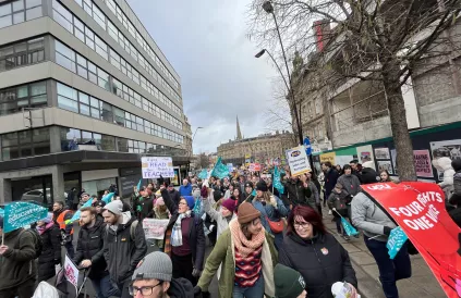 Stakende leerkrachten in Sheffield. Foto: Twitter @PetermlWatt
