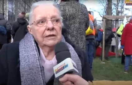 Zuster Jeanne Devos, 88, nog steeds even betrokken. Foto screenshot DWM