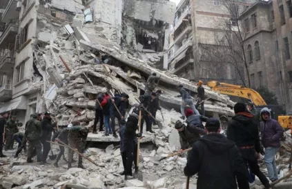 Reddingsteams zoeken naar overlevenden na de aardbeving in Aleppo, Syrië. Foto: UNHCR.