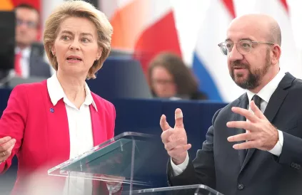 Ursula von der Leyen en Charles Michel. Foto: Europees parlement, Flickr / CC BY 2.0