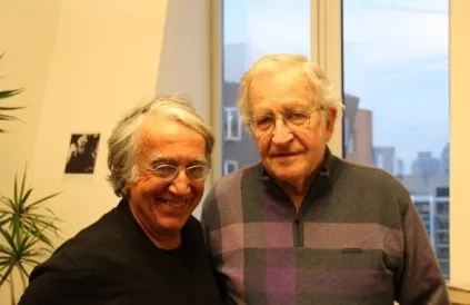 Barsamian interviewt Chomsky al sinds de jaren 1970. Foto: armenianweekly.com