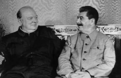 Stalin en Churchill tijdens hun topontmoeting in Moskou in 1942. Foto: jenikirbyhistory.getarchive.net/Public Domain