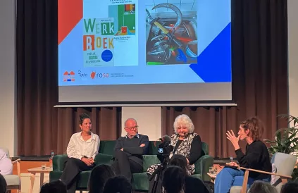 Vlnr.: Panelleden Ragna Heidweiller, Ignace Glorieux, Anja Meulenbelt en als moderator Siggie Vertommen. (De lezing van Anja Meulenbelt kan je binnenkort lezen in een volgend artikel.) Foto: Helenka Spanjer