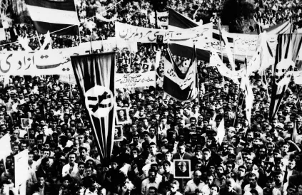 Betoging voor de democratische regering-Mossadegh (16 augustus 1953) in Teheran. Foto: William Arthur Cram/Public Domain