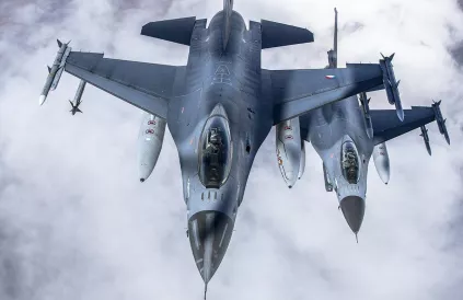 Nederlandse F16's in het luchtruim van Litouwen (Foto: ministerie van Defensie, Nederland - CC0 1.0)