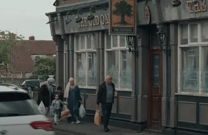 Beeld uit The Old Oak (Ken Loach) (c) Sixteen Films